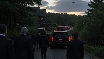 Trump Flies Cabinet to Camp David as Iran Talks Hit Breaking Point