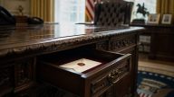 Trump’s Secret Letter for Vice President JD Vance in Resolute Desk