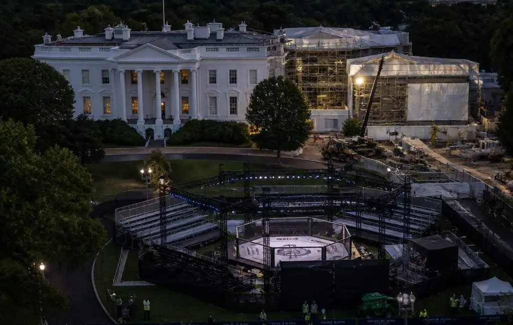 Hillary Clinton Roasted After Snide Jab at White House Renovation