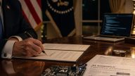Trump Signs Scaled-Back AI Order Giving Govt Voluntary 30-Day Look