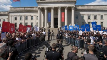 Trump Report: Smithsonian Rewriting America's Story With Ideology