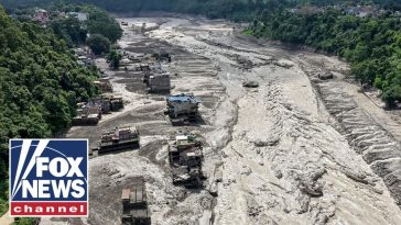 Pilot recounts 'DEVASTATING' Nepal floods: 'Never witnessed anything like that'
