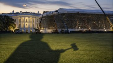 Roberts Lets President Trump Keep $400M White House Ballroom Rolling