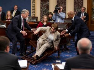 Senator Elizabeth Warren Tumble? Old C‑SPAN Clip Fuels Fake Outrage