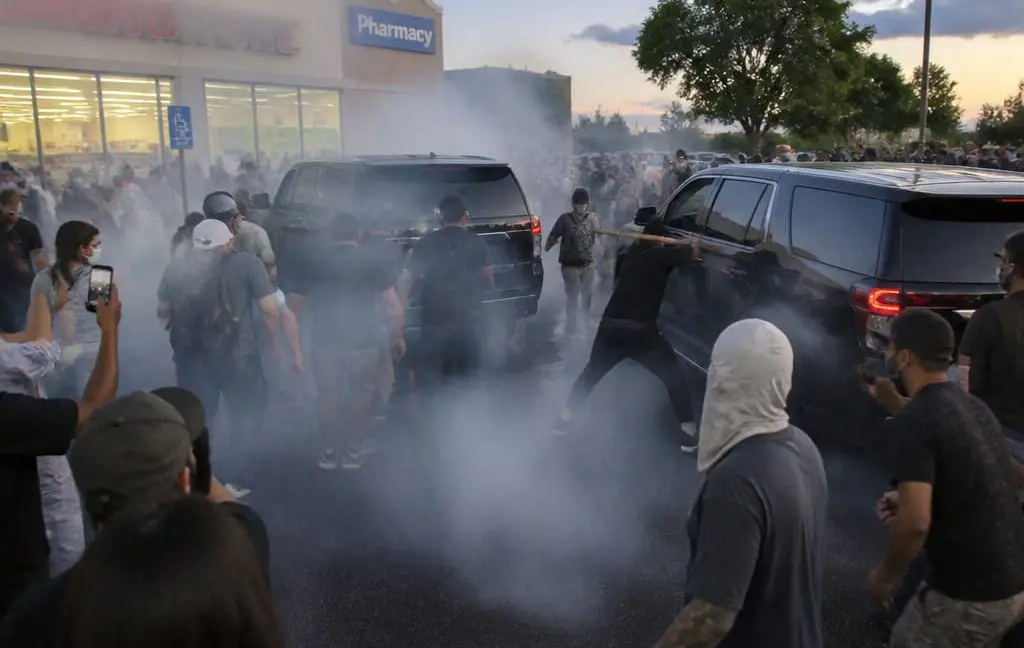 Salem Mob Batters ICE SUV, Agents Use Tear Gas to Escape